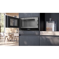 Siemens iQ700 Mikroovn til indbygning - 900W, 21L, Stål - Effektiv og Stilfuld Madlavning!