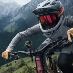 Køb DJI Osmo Action 4 Standard Combo Kamera i Sort – Professionel Kvalitet til Fantastiske Optagelser!
