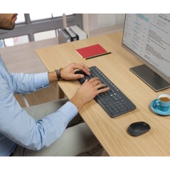 Logitech MK235 Trådløst Tastatur og Mus Sæt - Stilrent, Komfortabelt og Effektivt Arbejde!