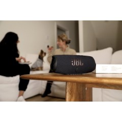 JBL Charge 5 Højttaler Sort - Kraftfuld Lyd, Holdbar & Transportabel | Kvalitet til Enhver Anledning